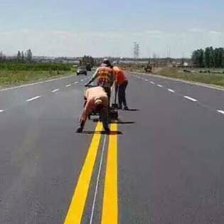 哈爾濱廠區(qū)道路劃線、學(xué)校停車場劃線施工
